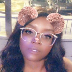 Meet your Posher, Monica